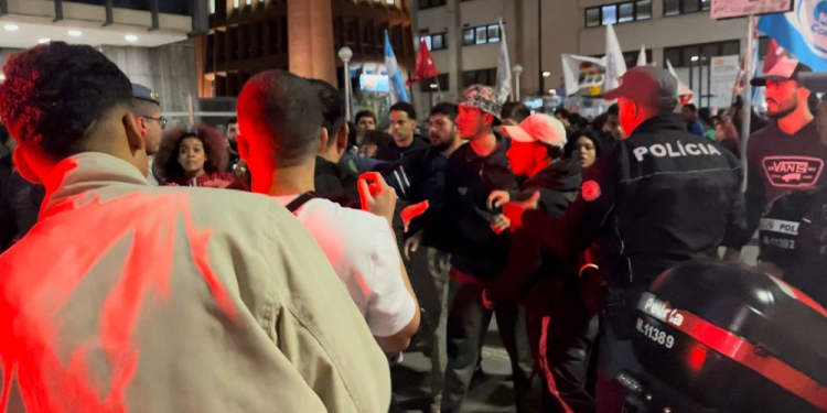 Integrantes Do Mbl Sao Agredidos Durante Manifestacao Em Sao Paulo Gazeta Mercantil
