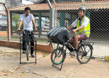 Everton Silva E Daniel Gomes Da Silva Ajudam Empreendedores Locais E Instituições A Divulgarem O Seu Trabalho Por Meio Da Bike Som - Gazeta Mercantil Foto: Reprodução