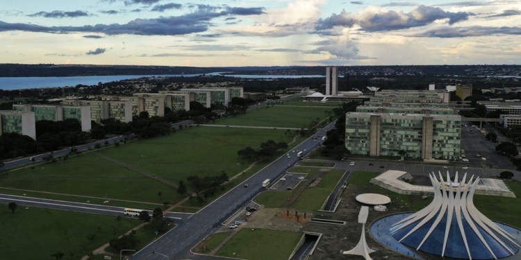 Agenda Da Politica Governo Discute Se Muda Meta Fiscal Gazeta Mercantil