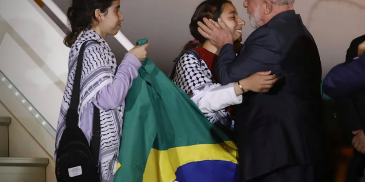 Lula Recebe Brasileiros Da Palestina - Gazeta Mercantil