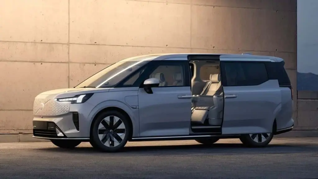 Volvo Apresenta Minivan Elétrica EM90 com Tecnologia de Silêncio e Performance de Ponta 2 GAZETA MERCANTIL Volvo Apresenta Minivan Elétrica Em90 Com Tecnologia De Silêncio E Performance De Ponta - Gazeta Mercantil - Destaque