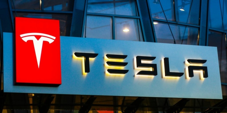 Tesla aposta que nova usina virtual sera a maior do GAZETA MERCANTIL