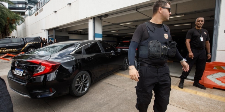 Movimentação Em Frente À Sede Da Pf, Em Brasília — Foto: Brenno Carvalho / Agência O Globo.