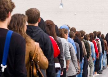 Desemprego Entre Jovens Caiu - Gazeta Mercantil