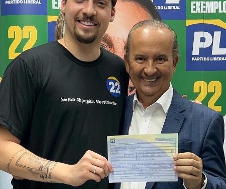 Jair Renan Bolsonaro Se Filia Ao Pl E Anuncia Pre Candidatura Gazeta Mercantil