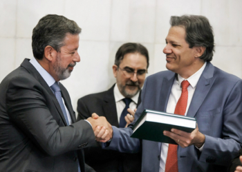 Apesar De Tensao Com Parlamentares Haddad Elogia Congresso Apos Agencia Gazeta Mercantil