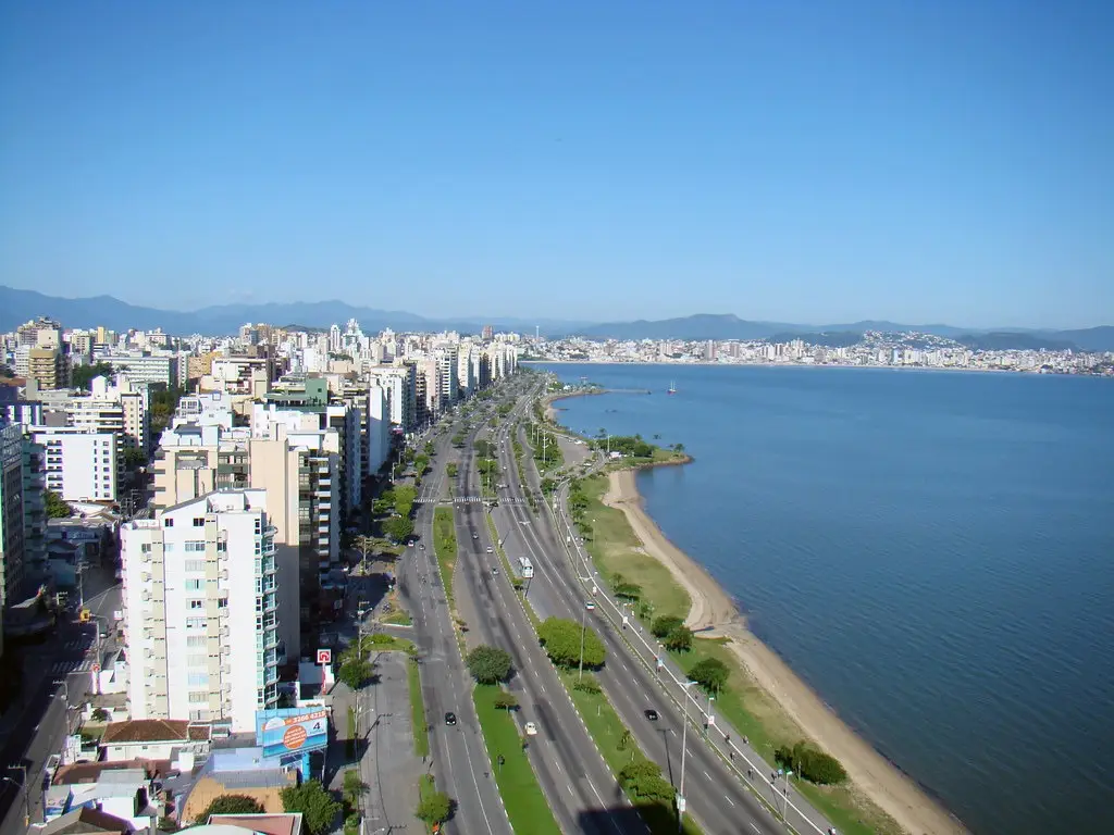 As 10 cidades com melhor qualidade de vida no Brasil 8 GAZETA MERCANTIL Florianópolis