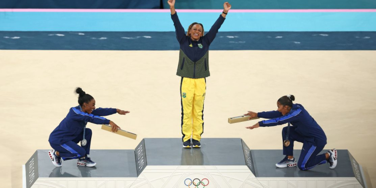 Simone Biles E Rebeca Andrade - Gazeta Mercantil