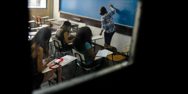 Educação No Brasil - Gazeta Mercantil