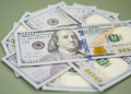 Dólar Cai - Gazeta Mercantil - Dólar Em Baixa: Expectativa Do Mercado Com Decisões Do Copom E Do Fed Agita Os Investidores - Economia