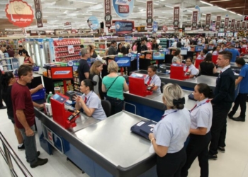 empregos formais em supermercados e restaurantes