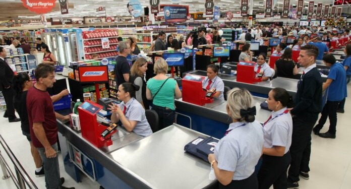 empregos formais em supermercados e restaurantes