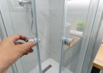 Levar Celular Ao Banheiro: Conheça Os 7 Riscos À Saúde Associados Ao Hábito - Gazeta Mercantil