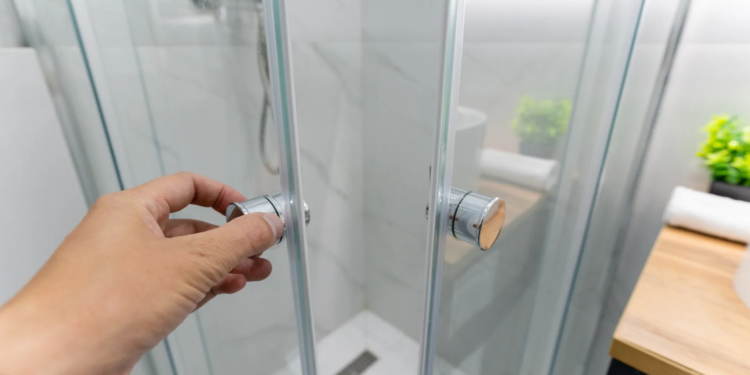 Levar Celular Ao Banheiro: Conheça Os 7 Riscos À Saúde Associados Ao Hábito - Gazeta Mercantil