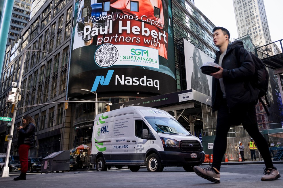 Trump eleva hoje tarifas de produtos de México, Canadá e China que entram nos EUA. O que muda para os países? 2 GAZETA MERCANTIL Nasdaq, A Bolsa De Tecnologia Em Nova York — Foto: Yuki Iwamura / Bloomberg