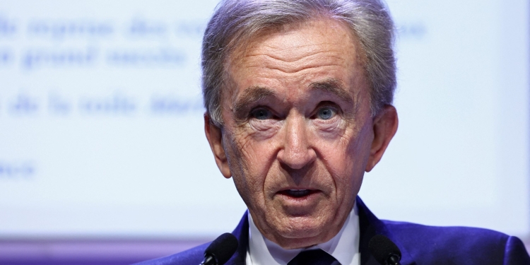 Bernard Arnault: Biografia, fortuna, empresas e como se tornou um dos homem mais ricos do mundo 1 GAZETA MERCANTIL Bernard Arnault: Biografia, Fortuna, Empresas E Como Se Tornou O Homem Mais Rico Do Mundo - Gazeta Mercantil - Perfil De Sucesso