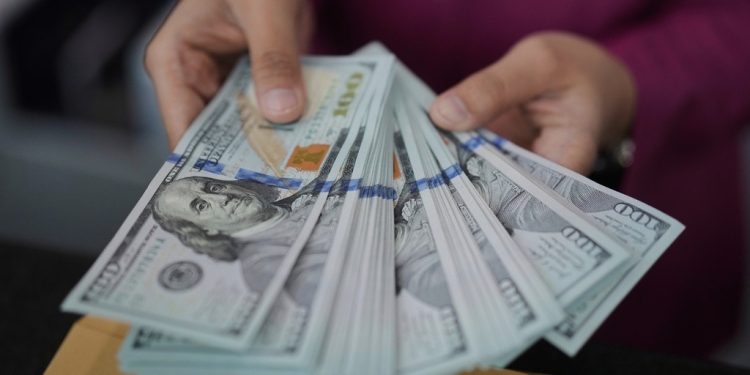 Cenário Econômico Instável Impulsiona Valorização Do Dólar Frente Ao Real - Gazeta Mercantil