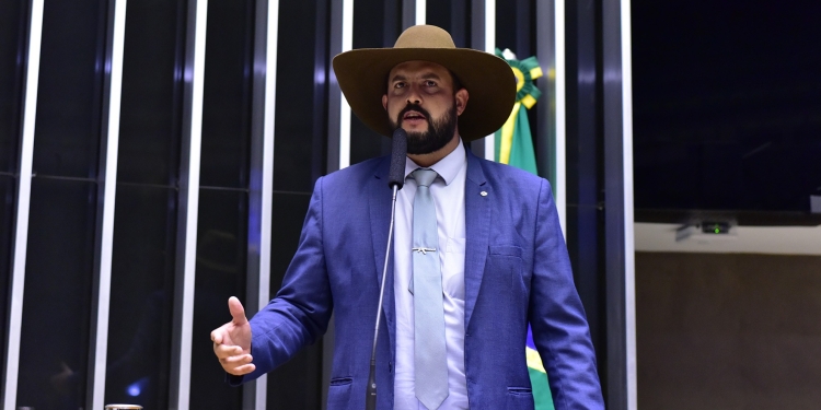 Zé Trovão condenado a indenizar ex-companheira em R$ 50 mil por danos morais 1 GAZETA MERCANTIL Zé Trovão Condenado A Indenizar Ex-Companheira Em R$ 50 Mil Por Danos Morais - Gazeta Mercantil - Política