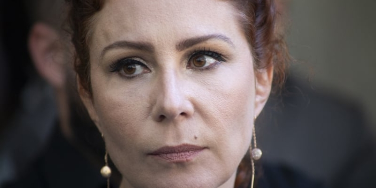 Prisão de Carla Zambelli: STF aciona Interpol e bloqueia bens de deputada foragida 1 GAZETA MERCANTIL Prisão De Carla Zambelli: Stf Aciona Interpol E Bloqueia Bens De Deputada Foragida - Gazeta Mercantil - Política