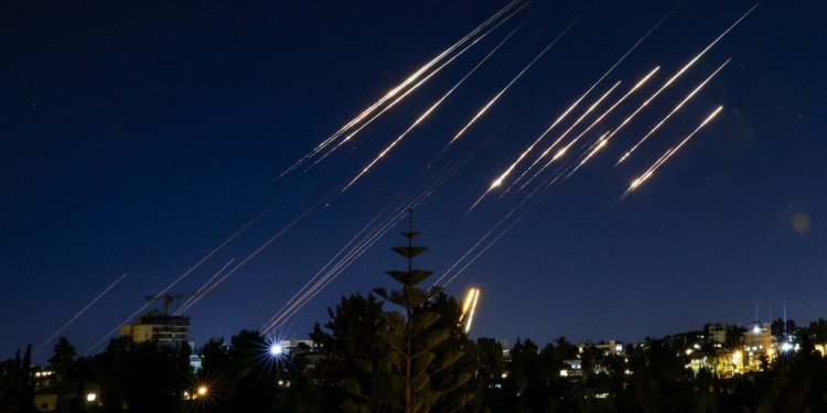 Guerra Aérea Israel Irã: Bombardeios Intensificam Mortes, Diplomacia E Caminhos Para O Fim Do Conflito - Gazeta Mercantil