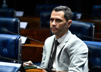 Senador Propõe Boicote Às Havaianas E Politiza Campanha Publicitária - Gazeta Mercantil