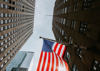 Bolsas Globais Recuam Com Feriado Nos Eua E Temor Sobre Tarifas De Trump Gazeta Mercantil