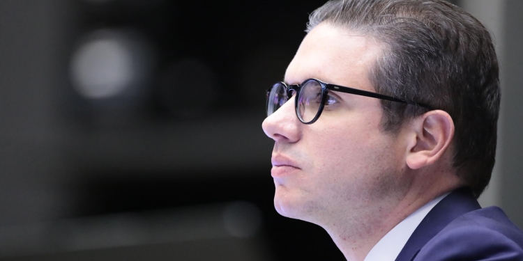 Tarifaço dos Estados Unidos: Hugo Motta critica e destaca resposta do Brasil 1 GAZETA MERCANTIL Tarifaço Dos Estados Unidos: Hugo Motta Critica E Destaca Resposta Do Brasil Gazeta Mercantil