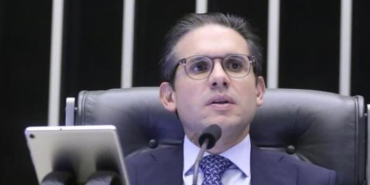 Câmara em crise: Hugo Motta envolvido no escândalo dos servidores fantasmas 1 GAZETA MERCANTIL Servidores Fantasmas Na Câmara: O Escândalo Que Pode Derrubar Lideranças Gazeta Mercantil - Economia