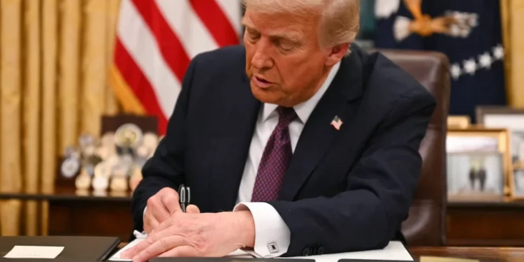 Tarifa De Trump Irrita Ue E Ameaça Acordos Comerciais Gazeta Mercantil