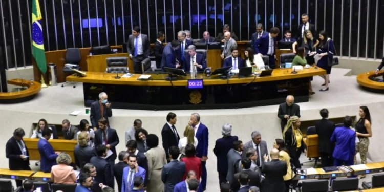 Câmara Aprova Lei Para Endurecer Punições Por Crimes Sexuais Contra Crianças Nas Redes Sociais -Gazeta Mercantil - Política