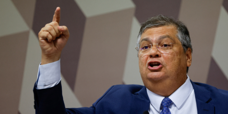 Decisão de Flávio Dino derruba ações dos bancos e gera incerteza no mercado financeiro 1 GAZETA MERCANTIL Decisão De Flávio Dino Derruba Ações Dos Bancos E Gera Incerteza No Mercado Financeiro - Gazeta Mercantil - Economia