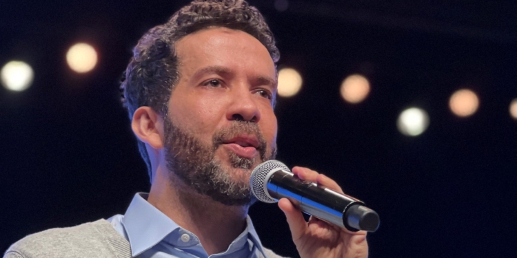 Janones deve ficar fora do debate da Globo após Flávio Bolsonaro convidar ex-mulher do deputado 1 GAZETA MERCANTIL Andre Janones - Gazeta Mercantil