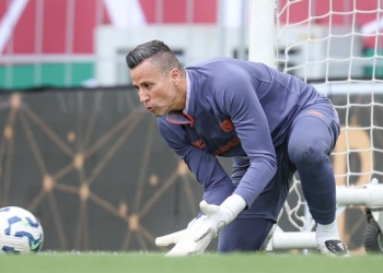 Fluminense X Fortaleza: Tricolor Vence Por 2 A 1 E Fábio Iguala Recorde Mundial De Jogos - Gazeta Mercantil