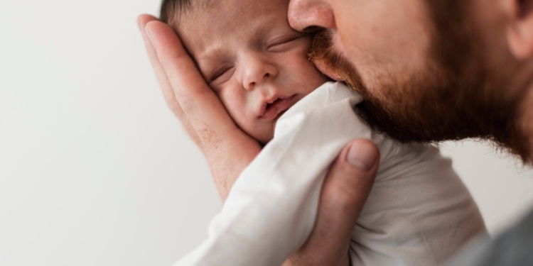 Texto Aprovado Eleva O Período De Licença-Paternidade De 5 Para Até 20 Dias, Com Implantação Escalonada E Impacto Direto Na Consolidação Das Leis Do Trabalho (Clt) - Gazeta Mercantil