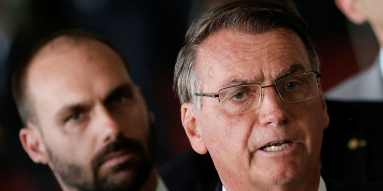 Bolsonaro E Eduardo São Indiciados Pela Pf Em Inquérito Sobre Sanções Dos Eua - Gazeta Mercantil