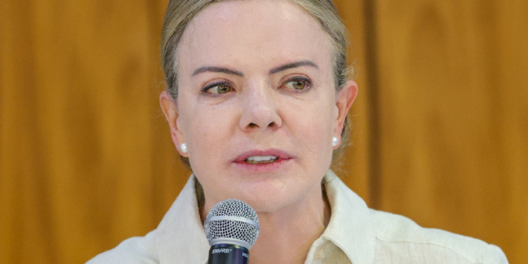 Gleisi Cobra Hugo Motta Por Isenção Do Imposto De Renda E Redução Da Conta De Luz - Gazeta Mercantil