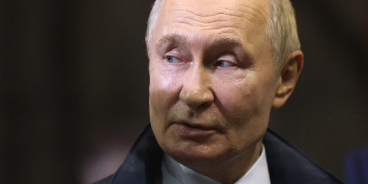 Visita De Vladimir Putin A Nova Délhi Busca Ampliar Cooperação Energética E Militar, Preservar Alianças Históricas E Conter Pressões Dos Estados Unidos. - Gazeta Mercantil