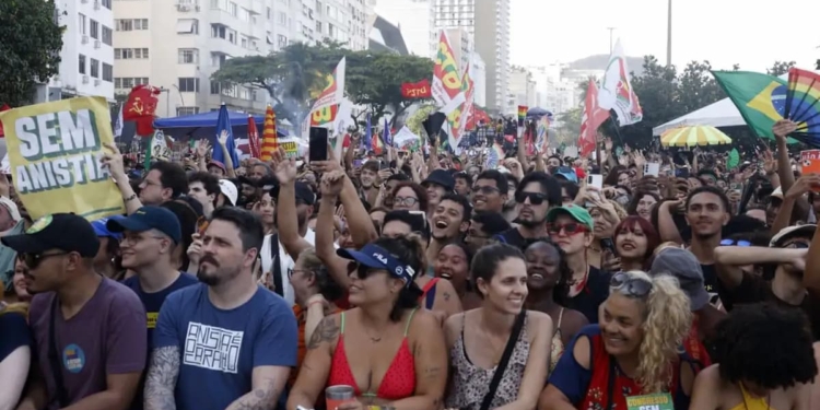 Pec Da Blindagem: 42 Mil Protestam Em São Paulo Contra Anistia E Ameaças À Democracia - Gazeta Mercantil