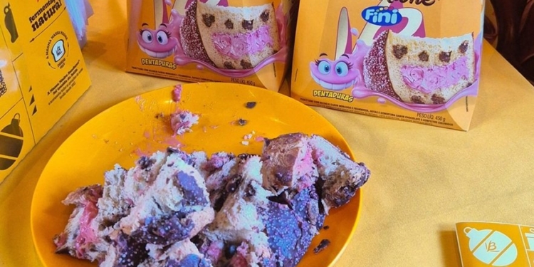 Bauducco lança panetone de pistache e aposta em parceria com Fini no Natal 2025 1 GAZETA MERCANTIL Bauducco Lança Panetone De Pistache E Aposta Em Parceria Com Fini No Natal 2025 - Gazeta Mercantil