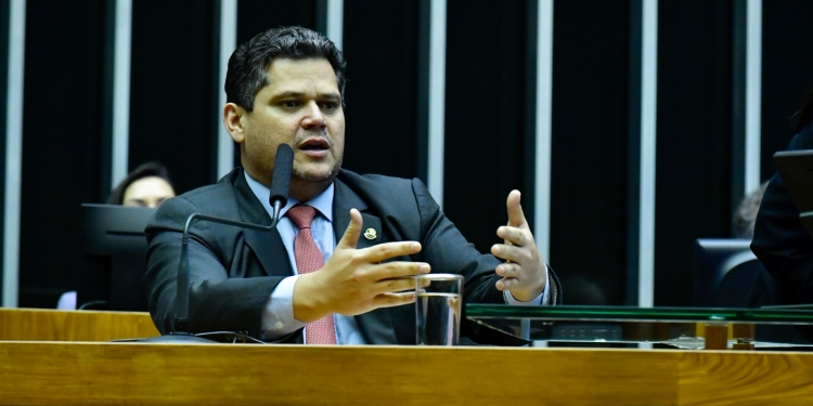 STF Dá Sinal Verde: Alcolumbre Prepara Projeto Para Reduzir Penas do 8 de Janeiro 1 GAZETA MERCANTIL Stf Dá Sinal Verde: Alcolumbre Prepara Projeto Para Reduzir Penas Do 8 De Janeiro - Gazeta Mercantil Política