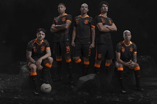 Uma Nova Era De Identidade No Uniforme Alvinegro - Gazeta Mercantil