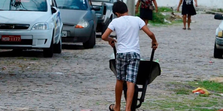 Trabalho Infantil Brasil: 1,6 Milhão De Crianças Em Situação De Risco E Fiscalização Atinge Menos De 1% - Gazeta Mercantil