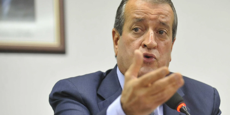 Valdemar pressiona centrão por apoio à candidatura de Flávio Bolsonaro 1 GAZETA MERCANTIL Valdemar Pressiona Centrão Por Apoio À Candidatura De Flávio Bolsonaro - Gazeta Mercantil - Fundada Em 1920