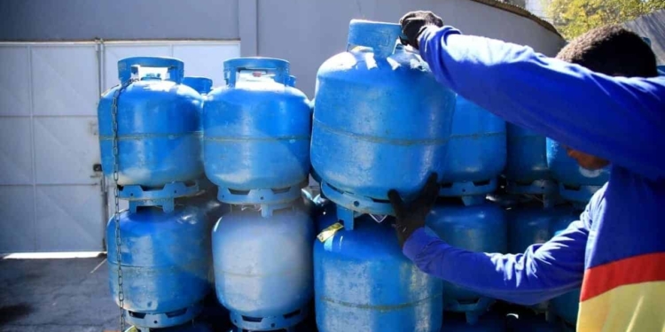 Programa Gás Do Povo: Benefício Chega A Todas As Capitais E Substitui Auxílio Gás - Gazeta Mercantil