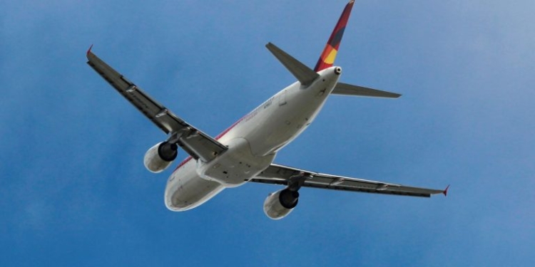 Taxa Para Reclinar Assento De Avião: Westjet Cobra Por Conforto E Muda Padrão Da Aviação - Gazeta Mercantil