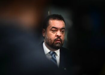 Cláudio Castro Vai A Brasília Após Governo Lula Enviar Comitiva Ao Rio Para Discutir Operação Com 64 Mortos - Gazeta Mercantil