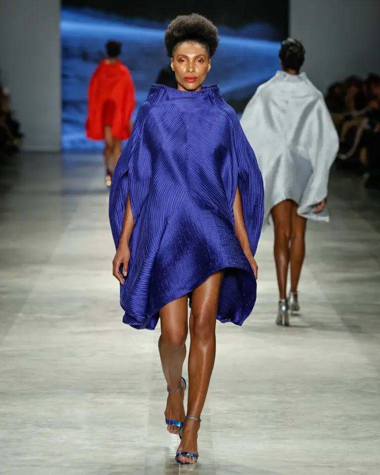 Lino Villaventura Verão 2026 - Tendências Do São Paulo Fashion Week 2026: Azul, Volumes E Brilho Marcam O Verão Da Moda Brasileira - Publicado Na Gazeta Mercantil Moda