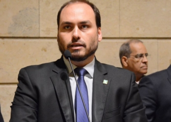 Moraes Veta Visita De Carlos Bolsonaro E Aumenta Tensão Política - Gazeta Mercantil