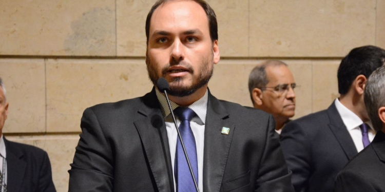 Moraes veta visita de Carlos Bolsonaro e aumenta tensão política 1 GAZETA MERCANTIL Moraes Veta Visita De Carlos Bolsonaro E Aumenta Tensão Política - Gazeta Mercantil