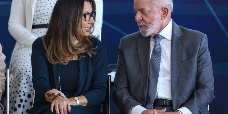 Oposição Tenta Derrubar Decreto De Lula Sobre Janja; Gleisi Hoffmann Diz Que Não Há Ilegalidade - Gazeta Mercantil